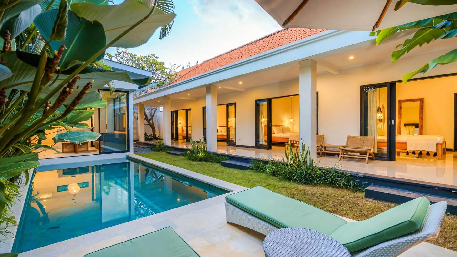 Villa 4 Bdr -Villa Donna, Fast Wi-Fi & Private Pool Canggu
